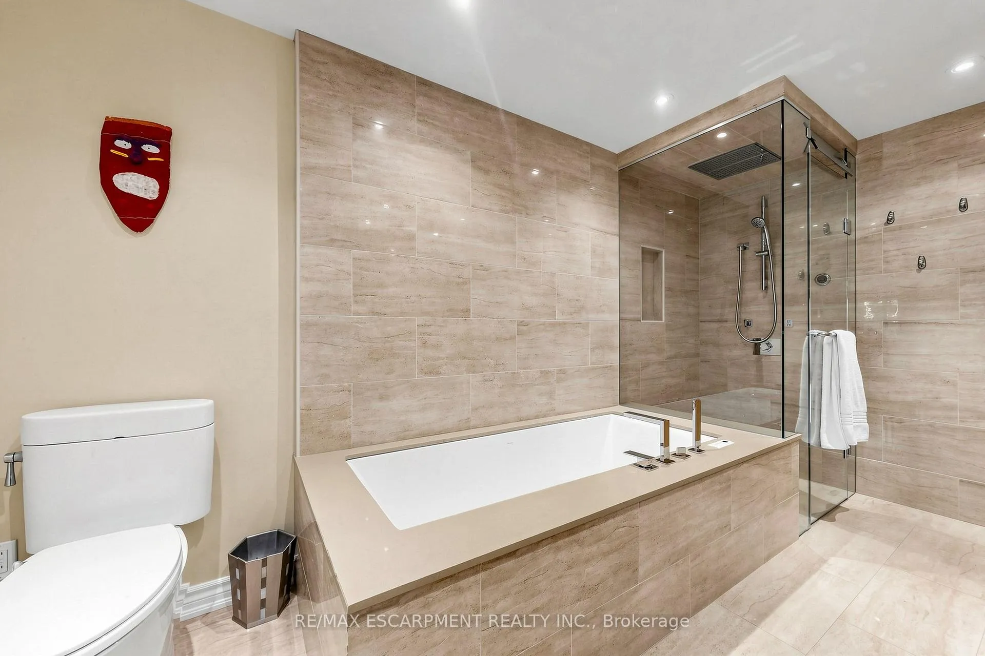 Photo 37 of 17 Flanders Drive, Hamilton, Waterdown — HOMEH