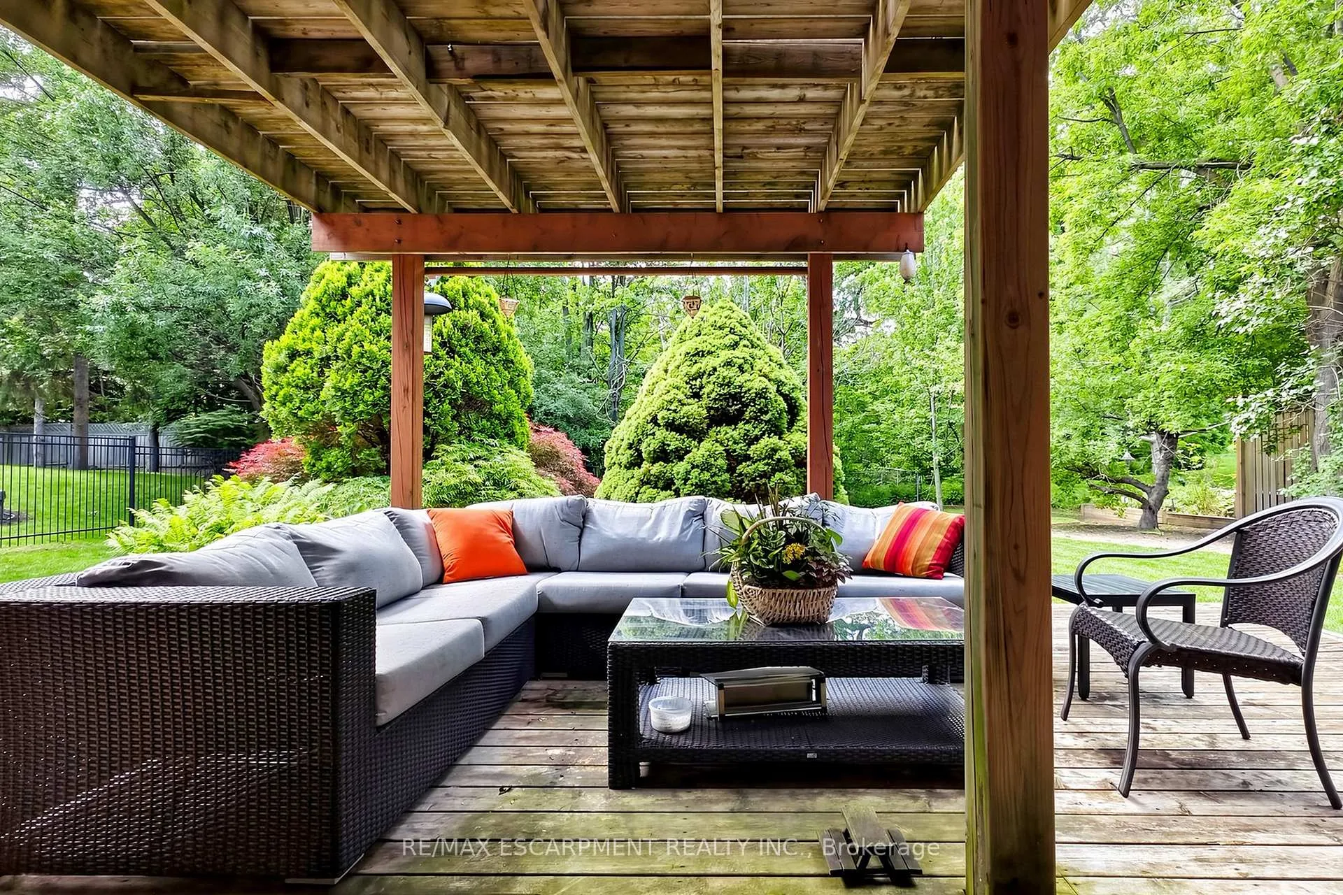 Photo 43 of 17 Flanders Drive, Hamilton, Waterdown — HOMEH