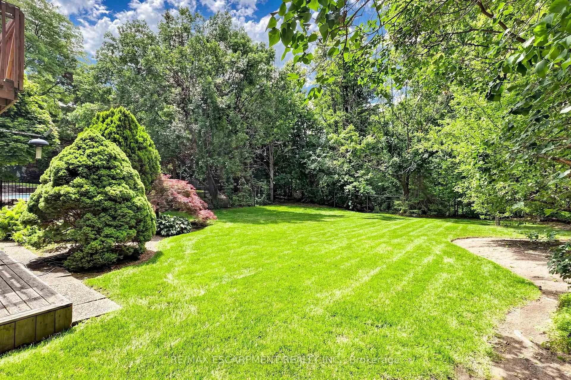 Photo 45 of 17 Flanders Drive, Hamilton, Waterdown — HOMEH
