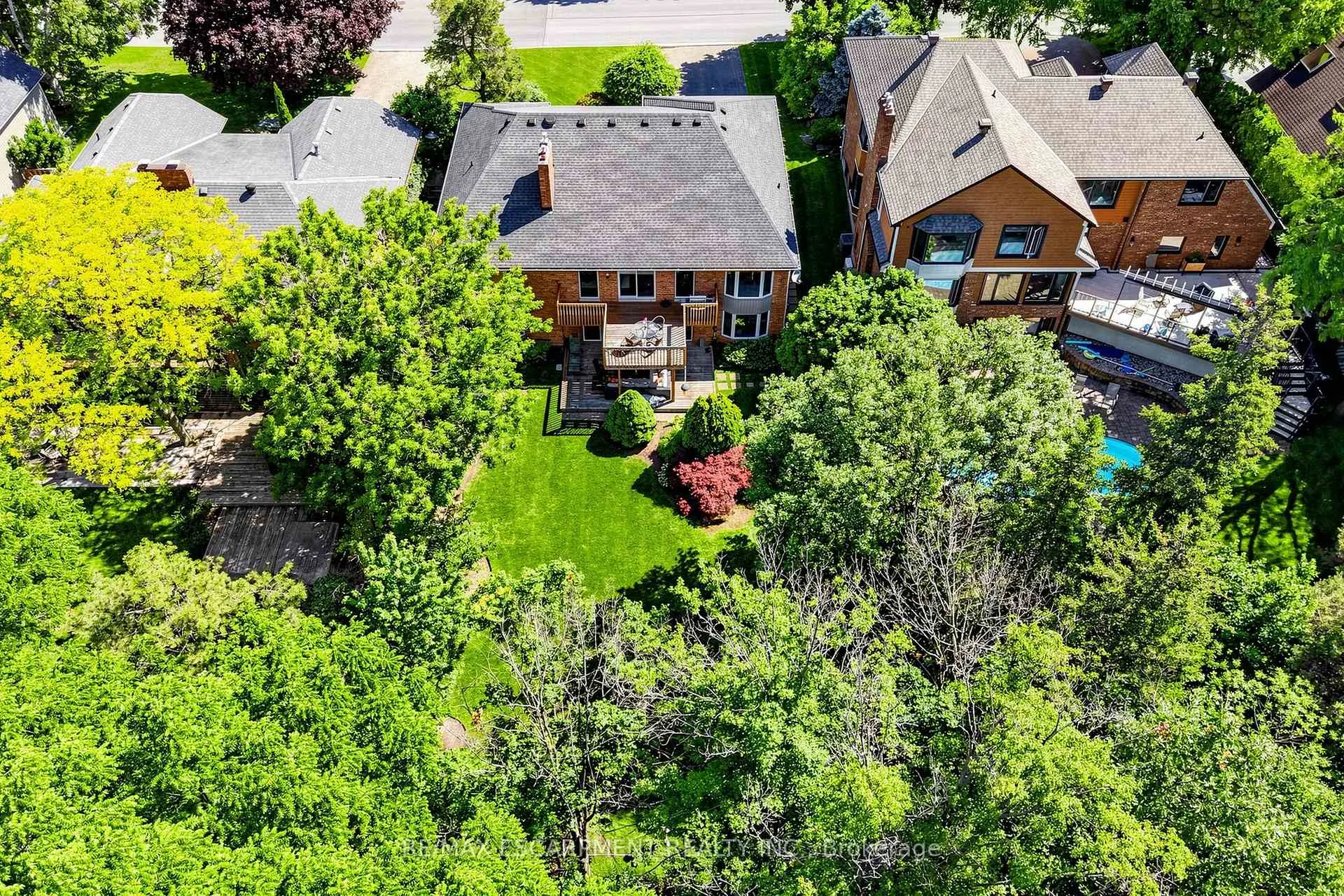 Photo 48 of 17 Flanders Drive, Hamilton, Waterdown — HOMEH