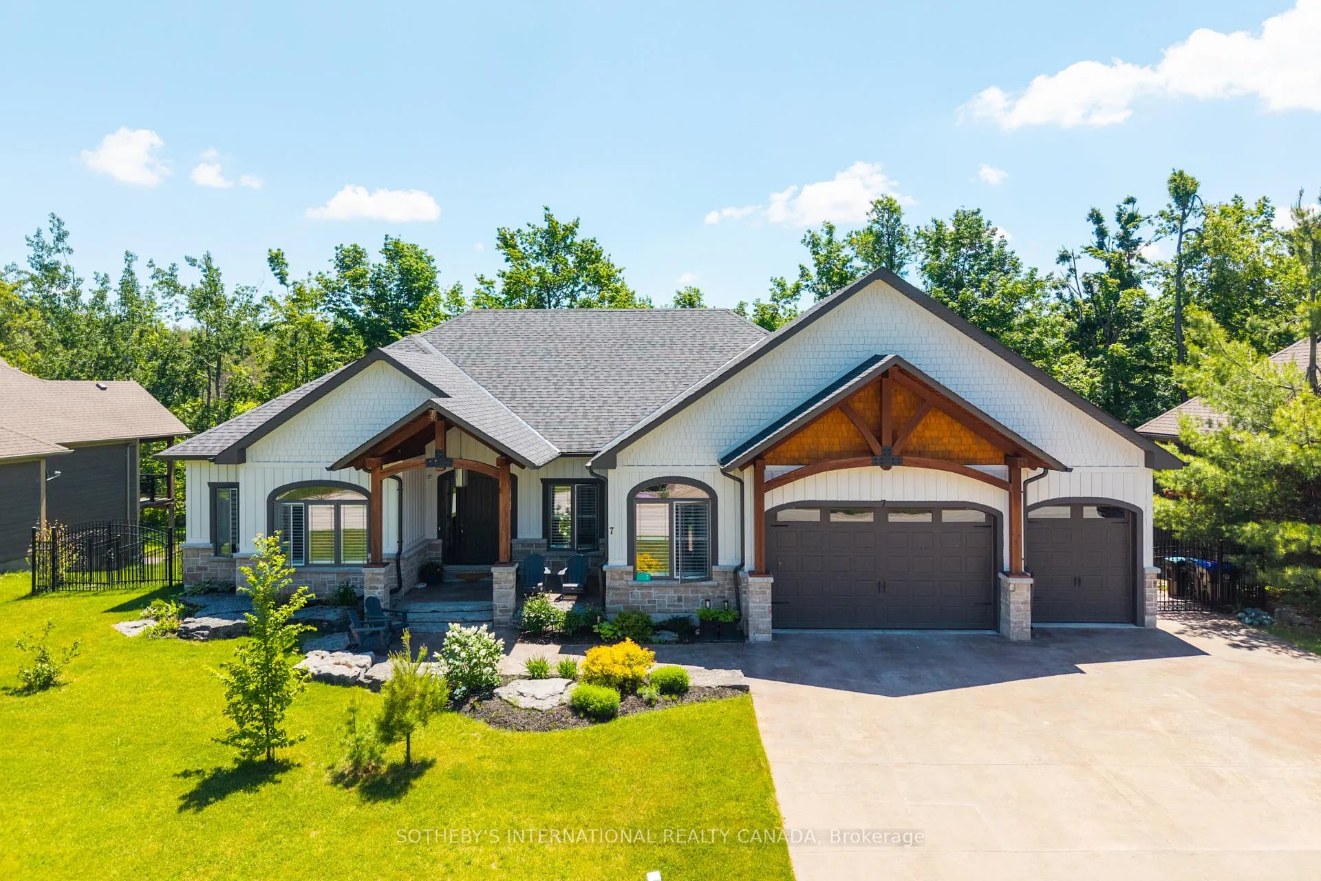 Front of 7 Ridgewood Court