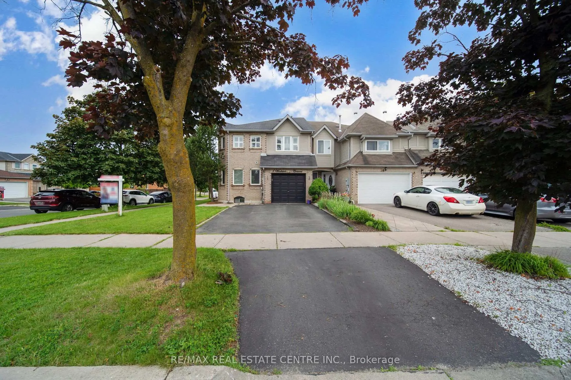 Photo 2 of 1 Wooliston Crescent, Brampton, Fletcher's West — HOMEH