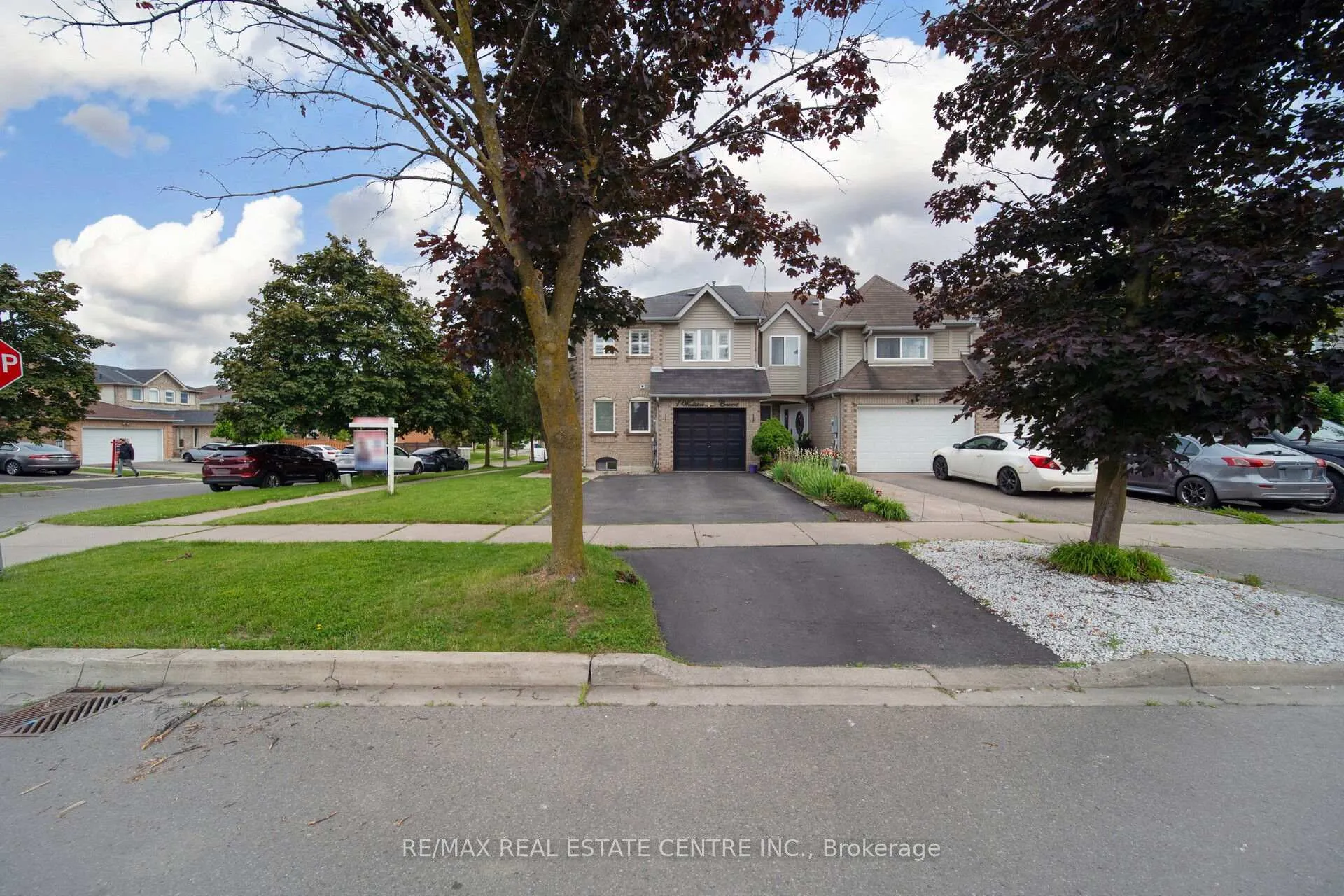 Photo 3 of 1 Wooliston Crescent, Brampton, Fletcher's West — HOMEH