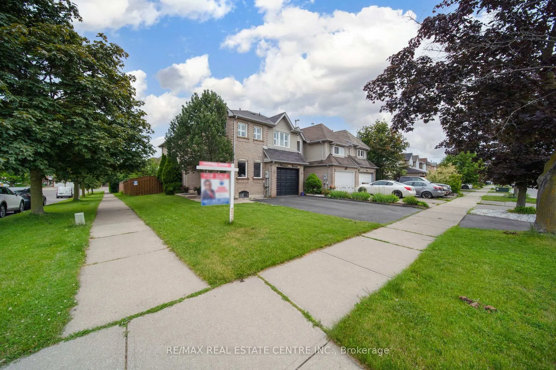 Photo 4 of 1 Wooliston Crescent, Brampton, Fletcher's West — HOMEH