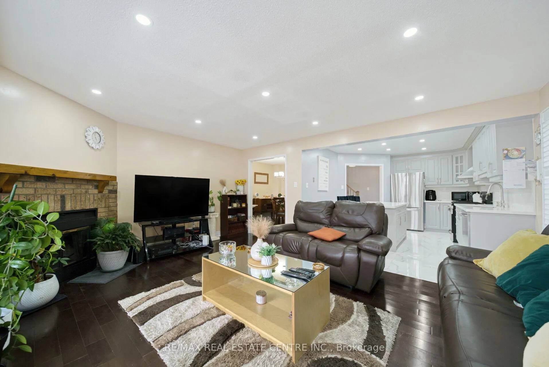 Photo 9 of 1 Wooliston Crescent, Brampton, Fletcher's West — HOMEH
