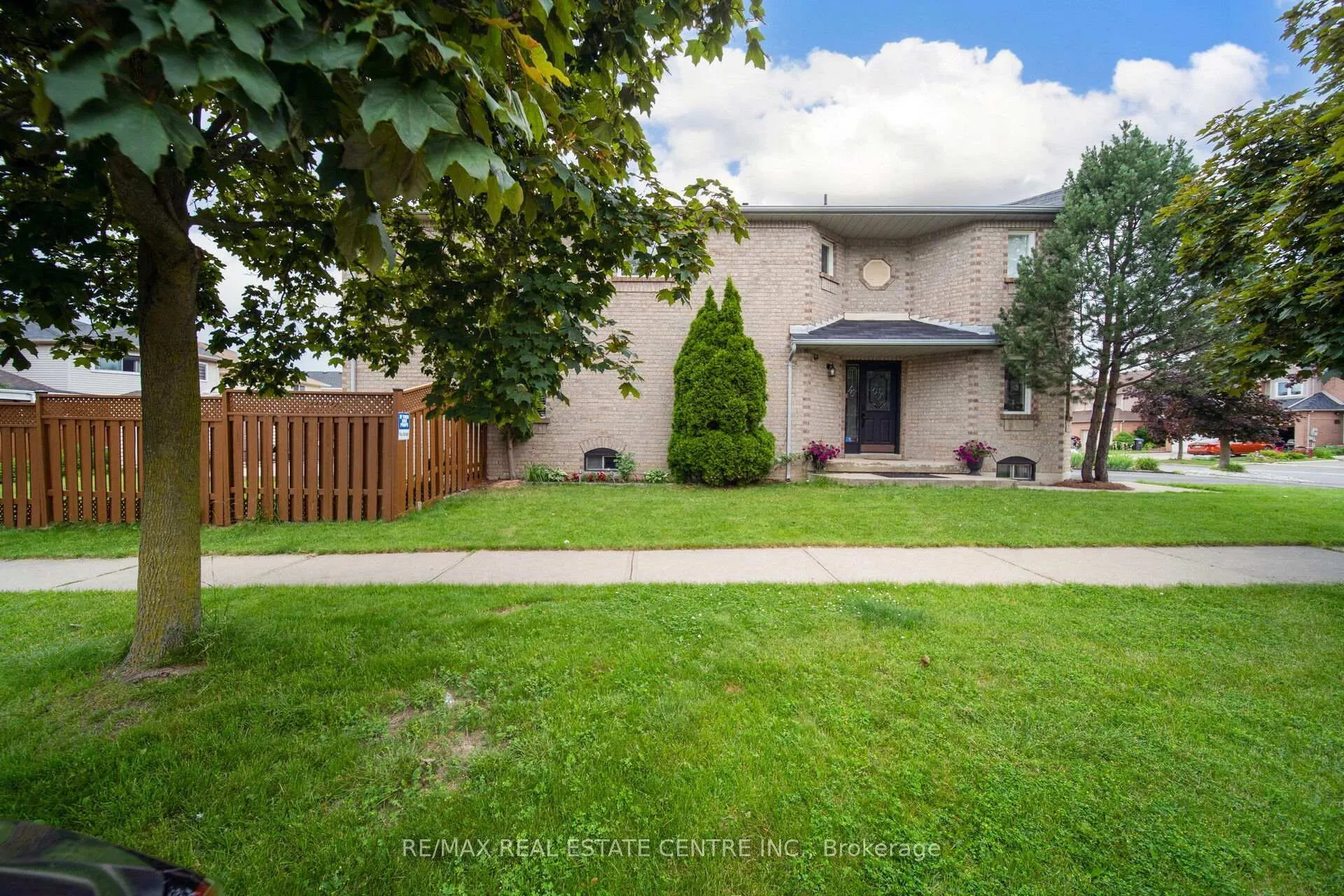 Photo 44 of 1 Wooliston Crescent, Brampton, Fletcher's West — HOMEH