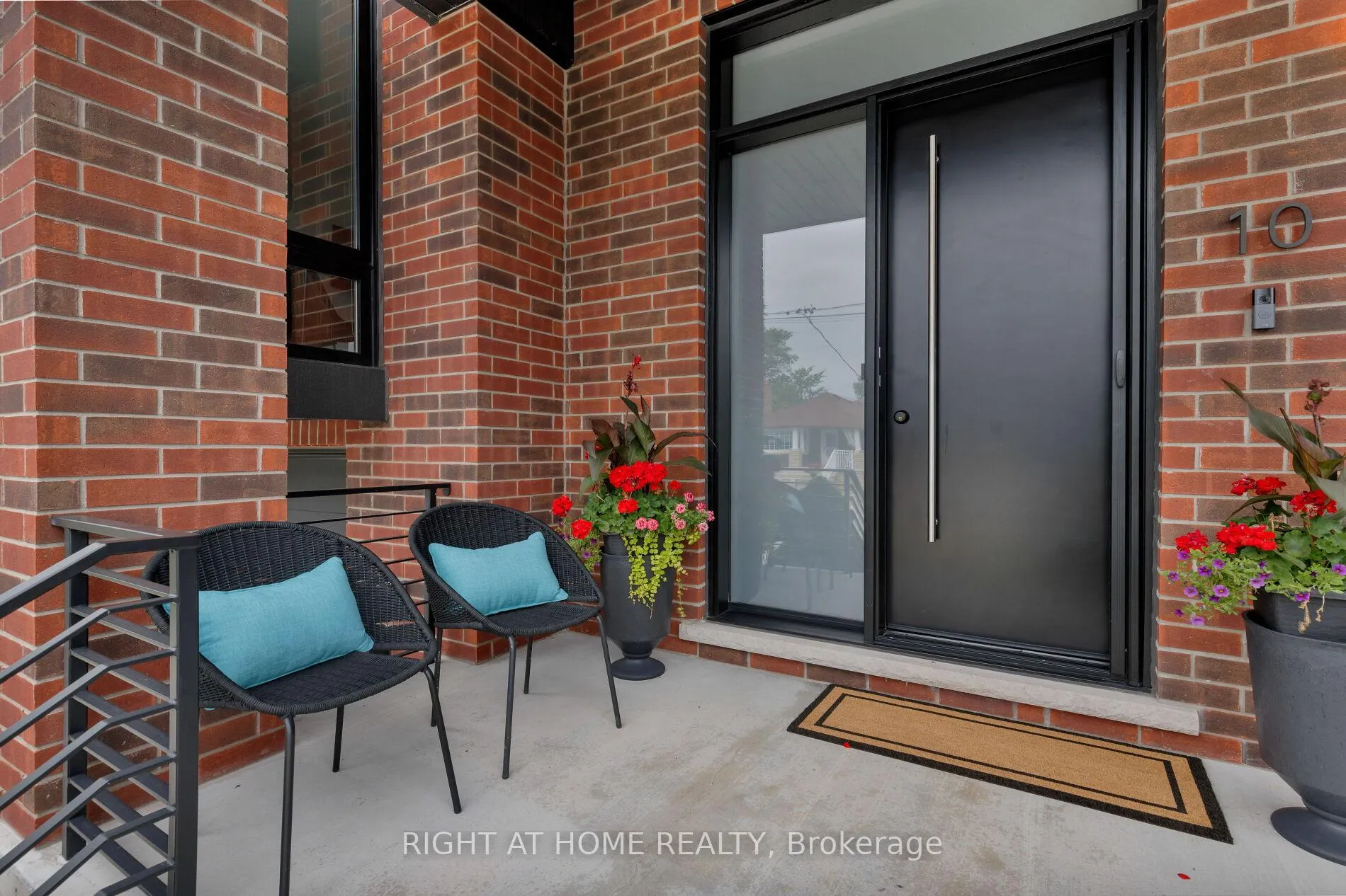 Photo 3 of 10 Milton Road, Toronto, East York — HOMEH
