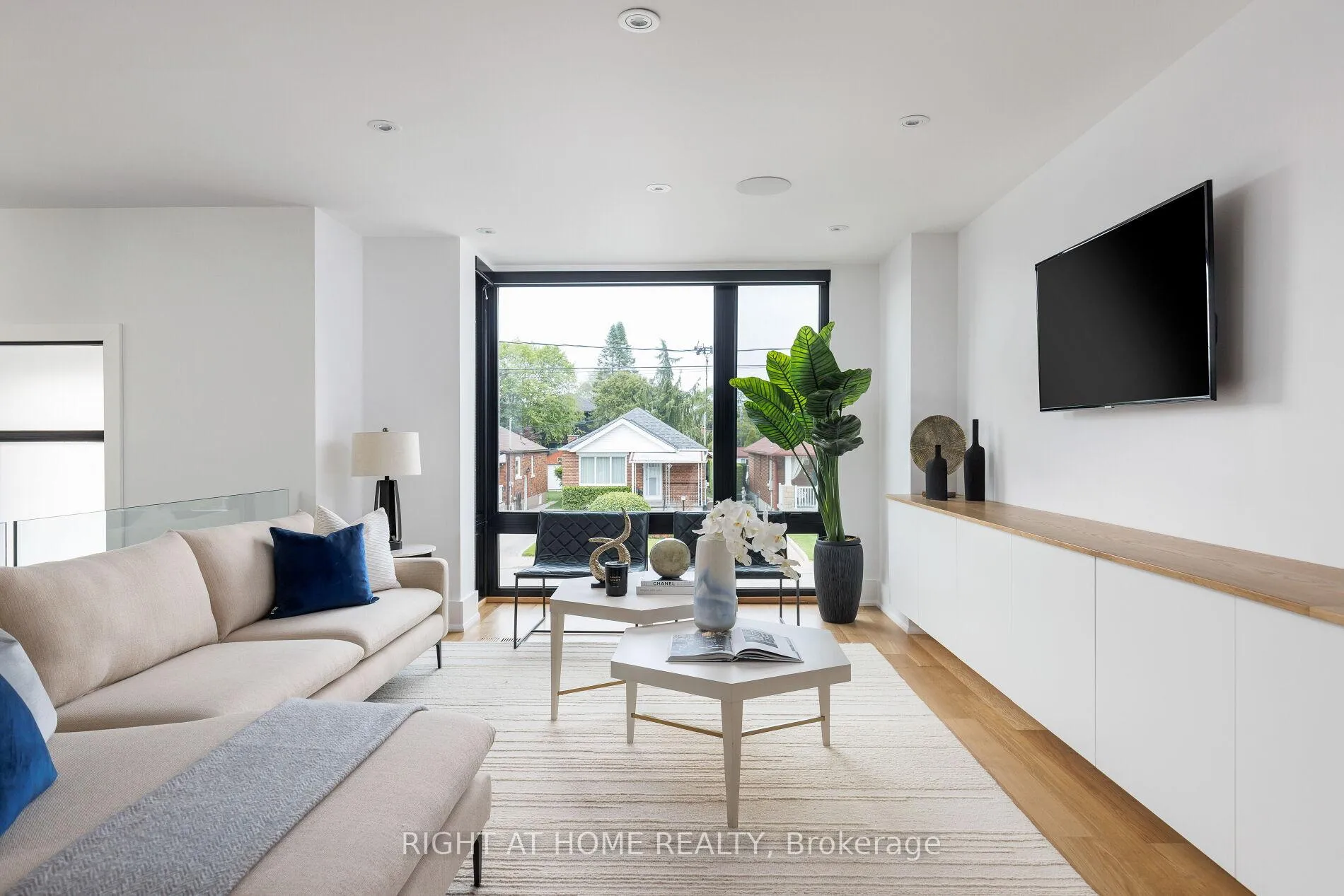 Photo 7 of 10 Milton Road, Toronto, East York — HOMEH