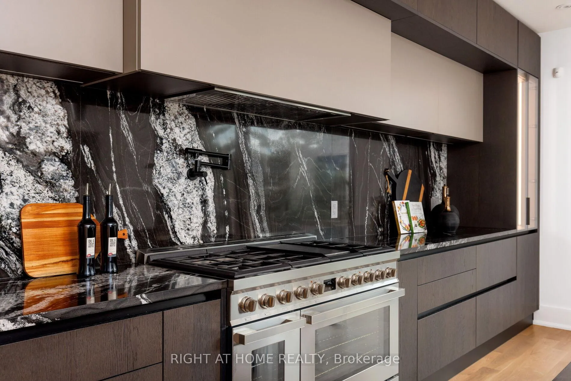 Photo 14 of 10 Milton Road, Toronto, East York — HOMEH