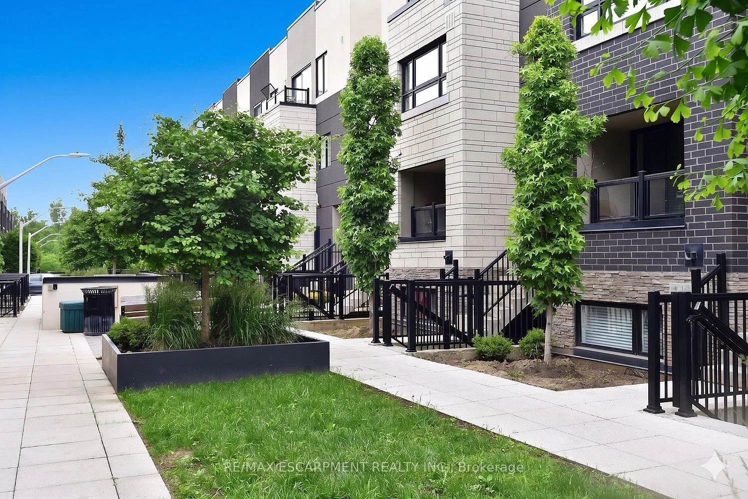 Photo 2 of Unit 112, 1135 Cooke Boulevard, Burlington, LaSalle — HOMEH