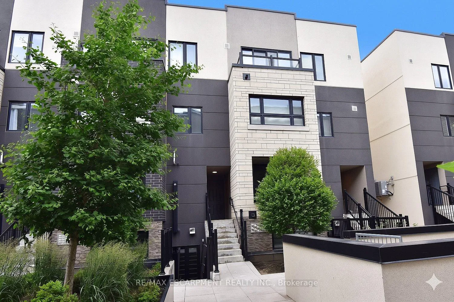 Photo 3 of Unit 112, 1135 Cooke Boulevard, Burlington, LaSalle — HOMEH