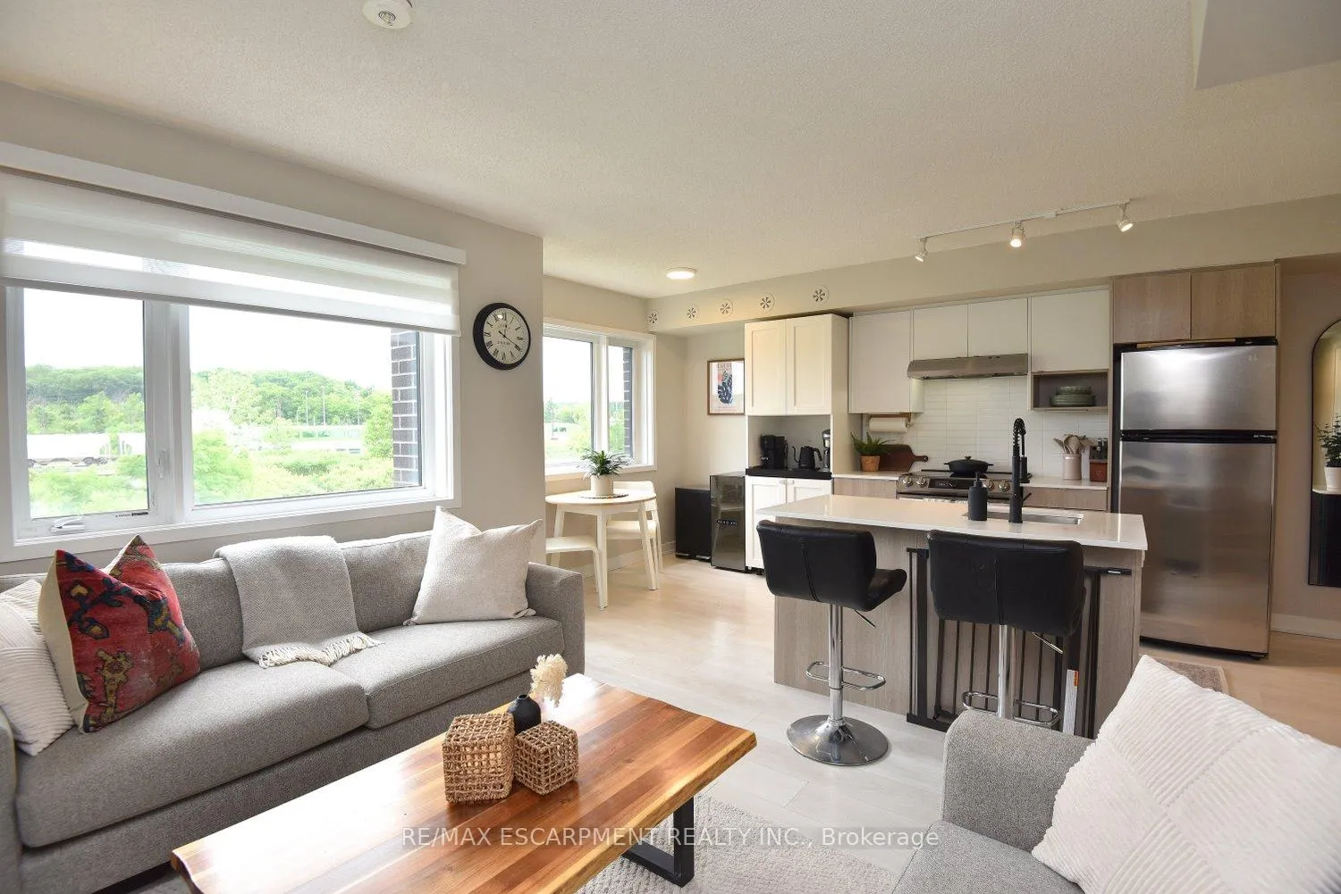 Photo 6 of Unit 112, 1135 Cooke Boulevard, Burlington, LaSalle — HOMEH