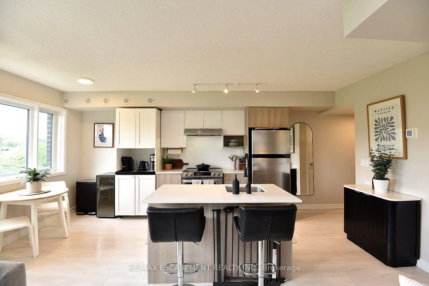 Photo 12 of Unit 112, 1135 Cooke Boulevard, Burlington, LaSalle — HOMEH