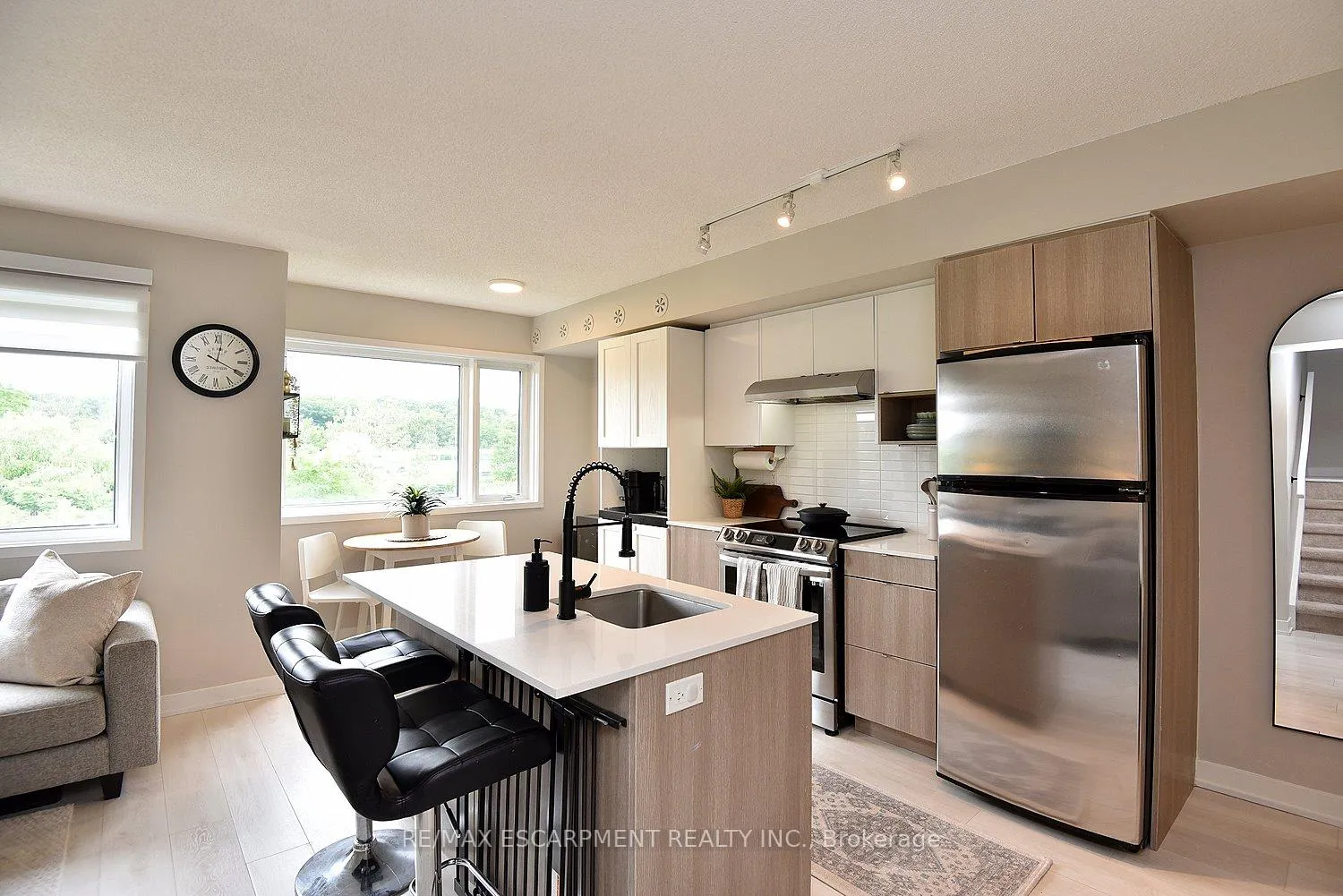 Photo 13 of Unit 112, 1135 Cooke Boulevard, Burlington, LaSalle — HOMEH