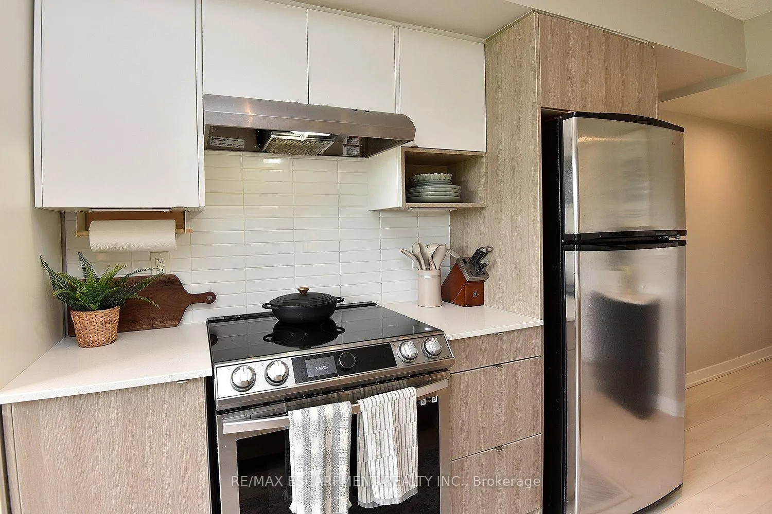 Photo 14 of Unit 112, 1135 Cooke Boulevard, Burlington, LaSalle — HOMEH