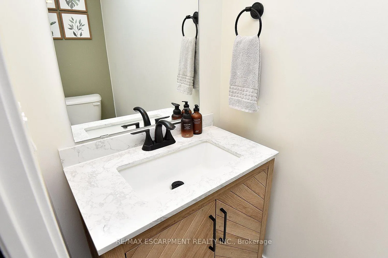 Photo 16 of Unit 112, 1135 Cooke Boulevard, Burlington, LaSalle — HOMEH