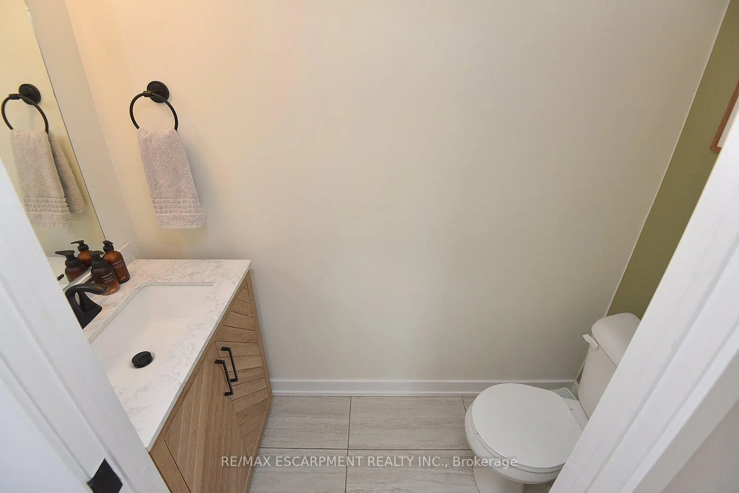 Photo 17 of Unit 112, 1135 Cooke Boulevard, Burlington, LaSalle — HOMEH