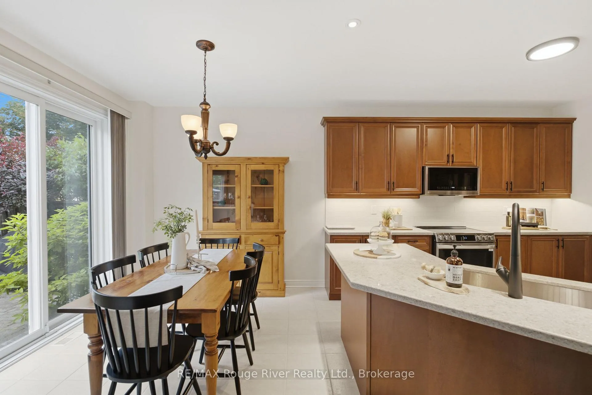 Photo 11 of 12 Covington Drive, Whitby, Brooklin — HOMEH