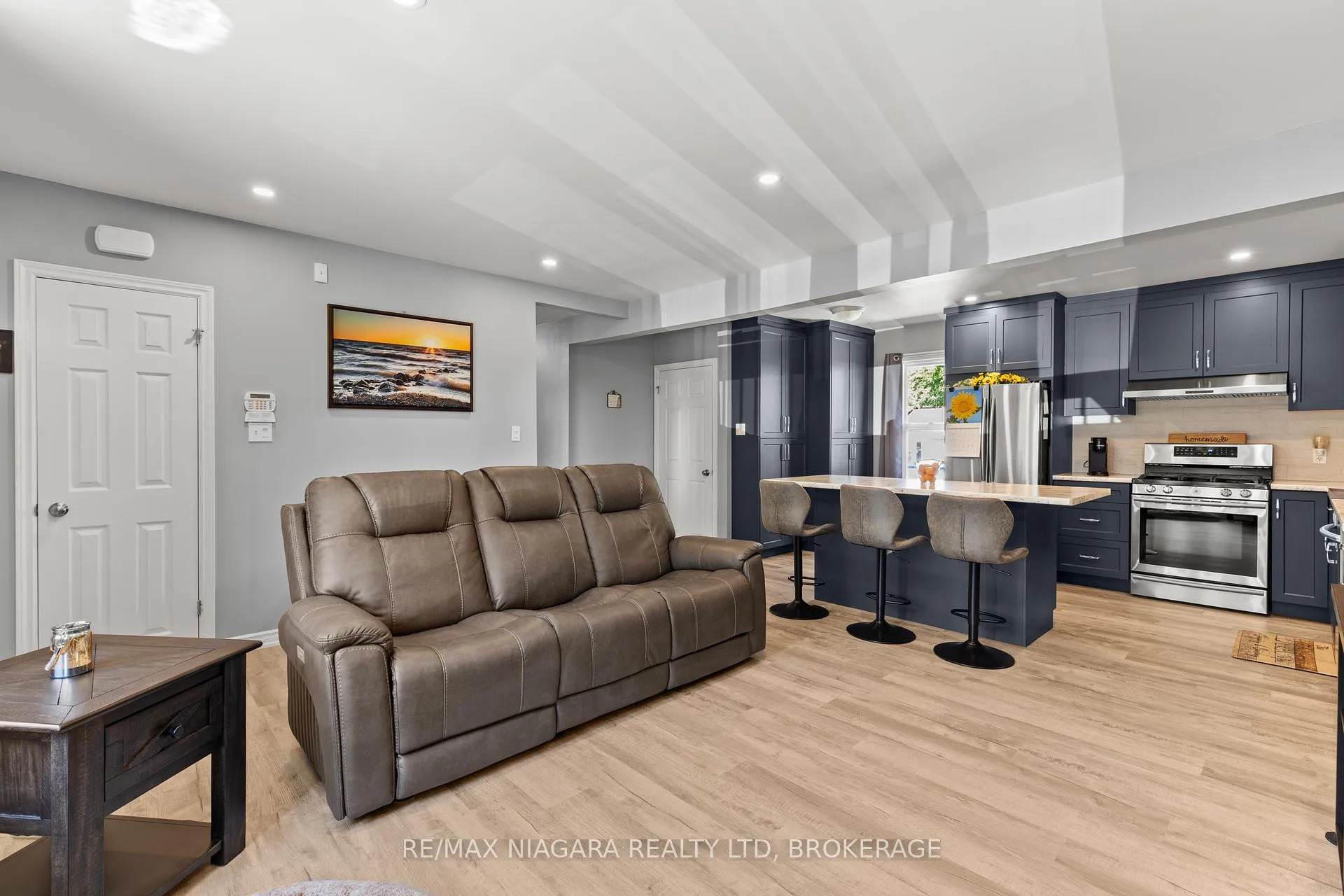 Photo 9 of 550 Lloyd Avenue, Welland, Prince Charles — HOMEH