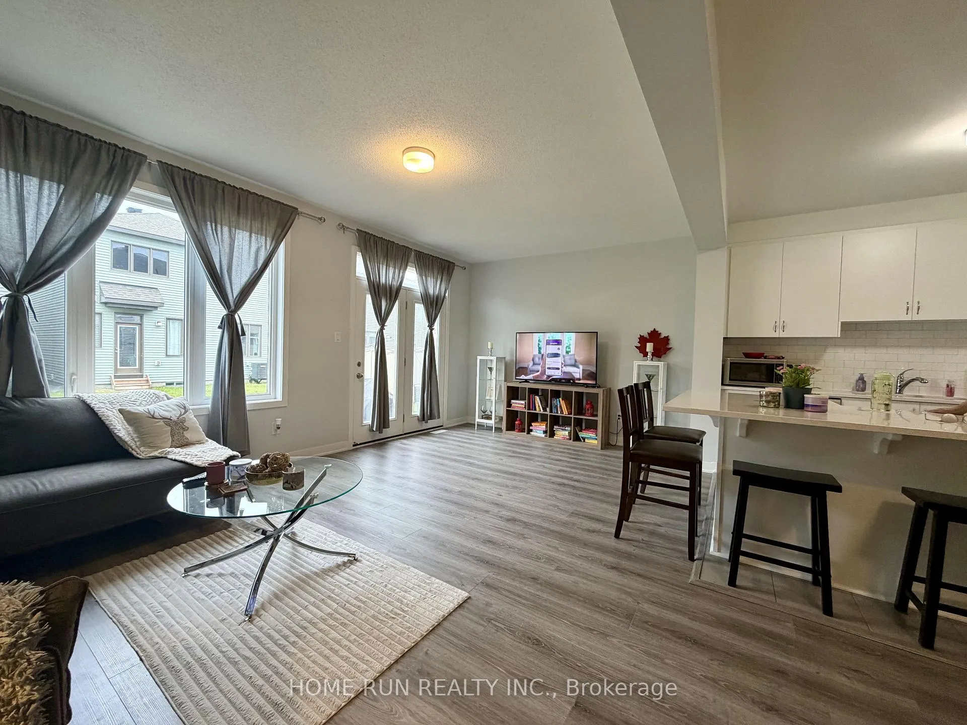 Photo 2 of 216 Billrian Cres, Ottawa, Stittsville (North) — HOMEH