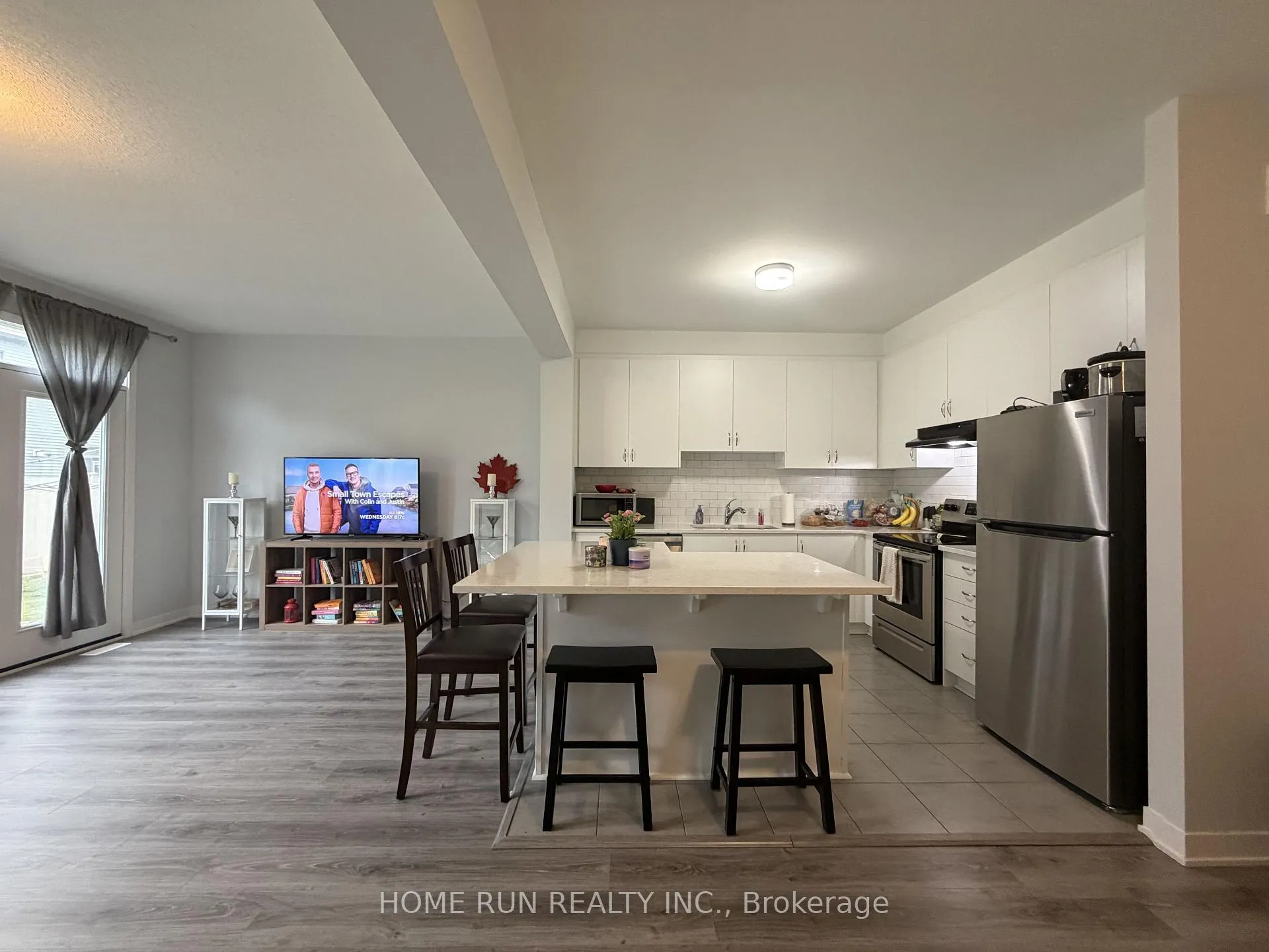 Photo 3 of 216 Billrian Cres, Ottawa, Stittsville (North) — HOMEH