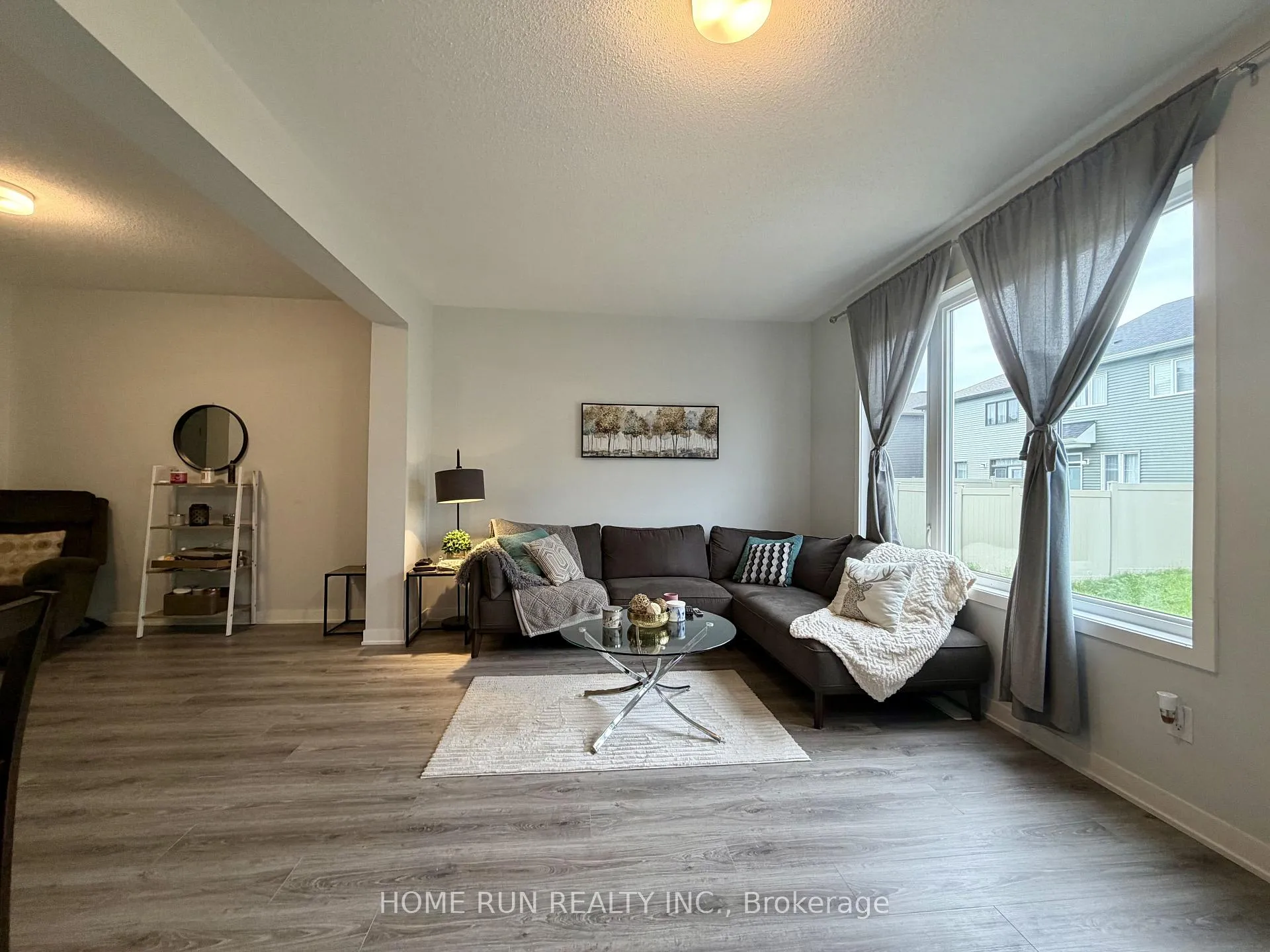 Photo 4 of 216 Billrian Cres, Ottawa, Stittsville (North) — HOMEH