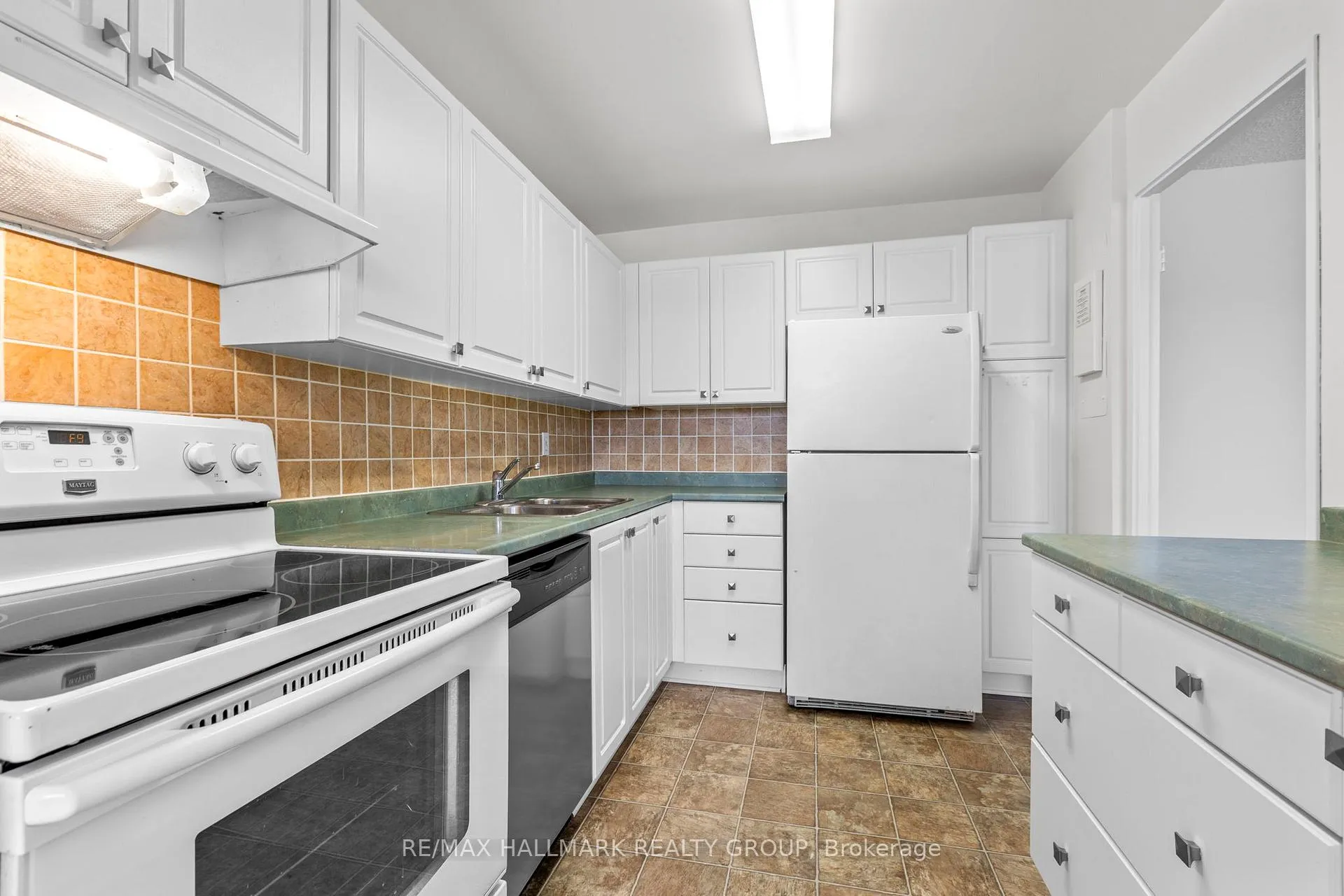Photo 10 of Unit 805, 265 Poulin Avenue, Ottawa, Britannia — HOMEH
