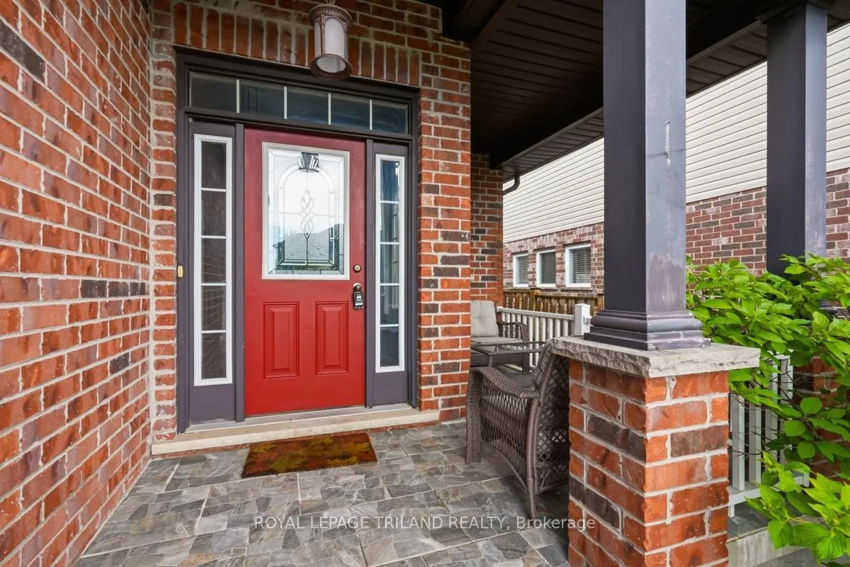 Photo 3 of 989 Roulston Crescent, London, North M — HOMEH