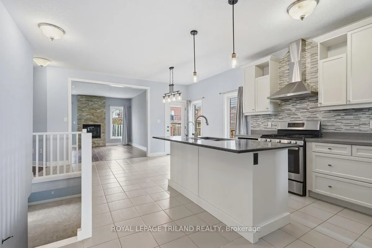 Photo 7 of 989 Roulston Crescent, London, North M — HOMEH