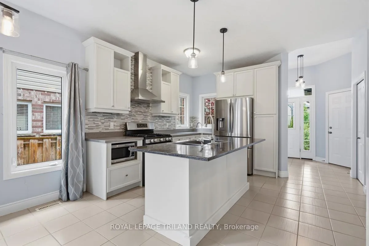 Photo 9 of 989 Roulston Crescent, London, North M — HOMEH