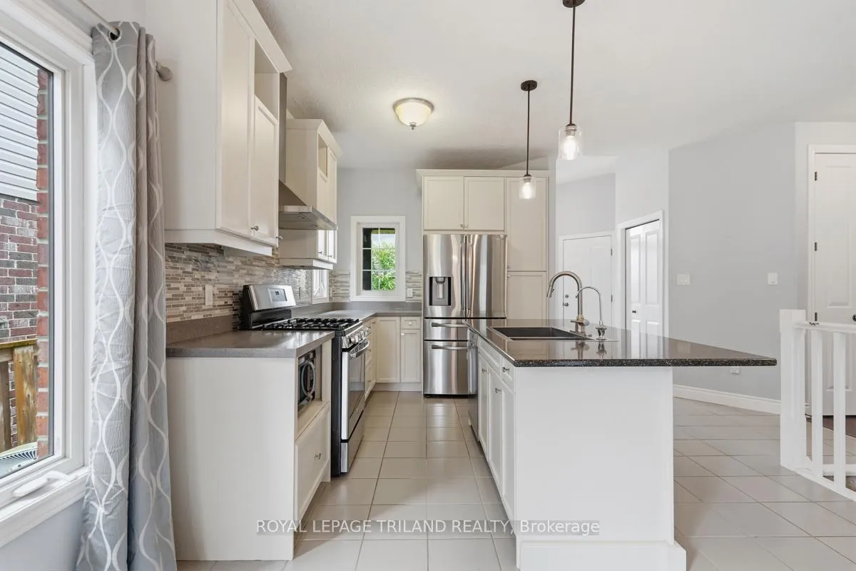 Photo 10 of 989 Roulston Crescent, London, North M — HOMEH