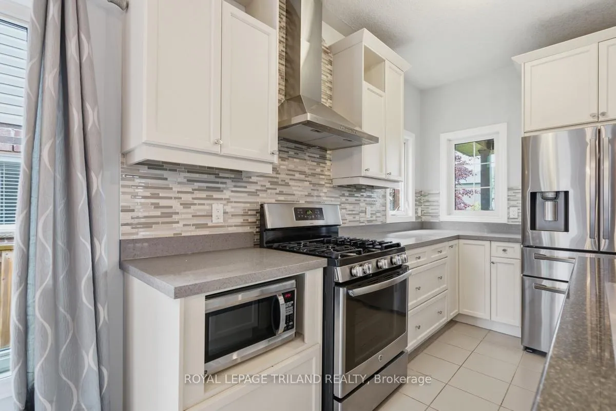 Photo 13 of 989 Roulston Crescent, London, North M — HOMEH