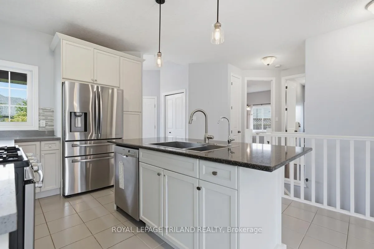 Photo 14 of 989 Roulston Crescent, London, North M — HOMEH