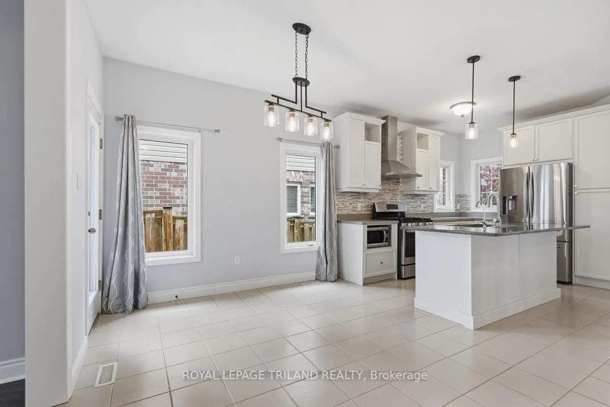 Photo 15 of 989 Roulston Crescent, London, North M — HOMEH