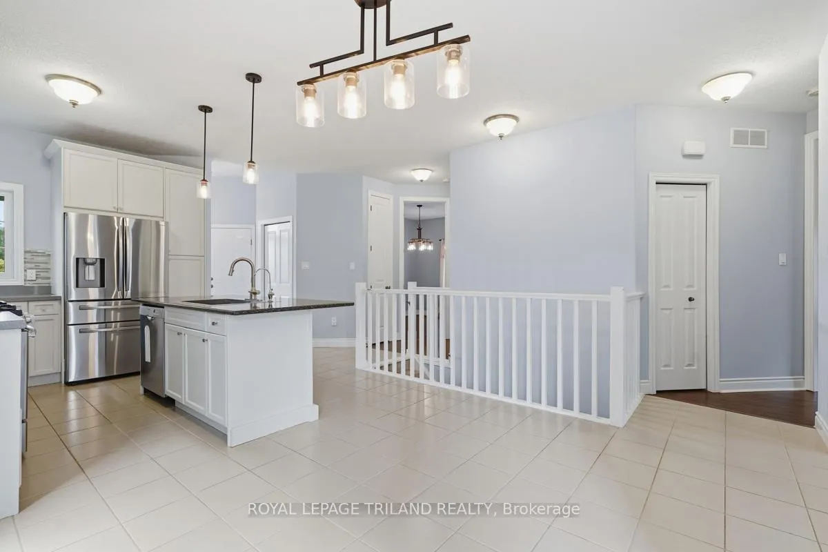 Photo 16 of 989 Roulston Crescent, London, North M — HOMEH