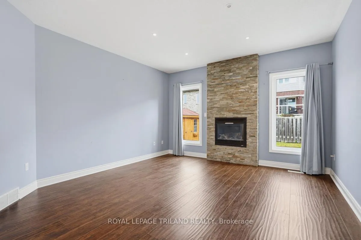 Photo 17 of 989 Roulston Crescent, London, North M — HOMEH