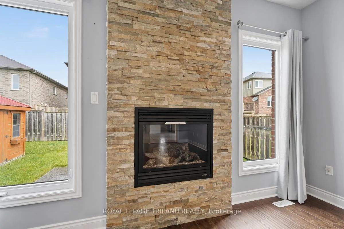 Photo 19 of 989 Roulston Crescent, London, North M — HOMEH