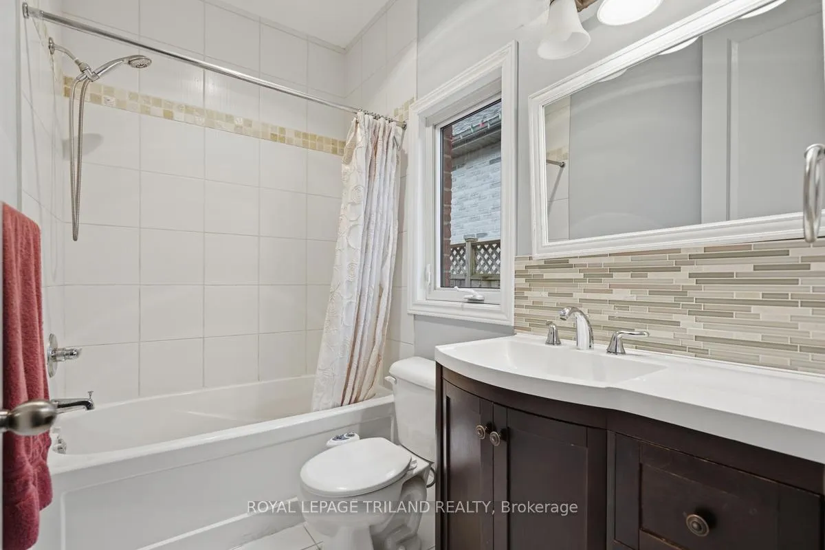 Photo 21 of 989 Roulston Crescent, London, North M — HOMEH