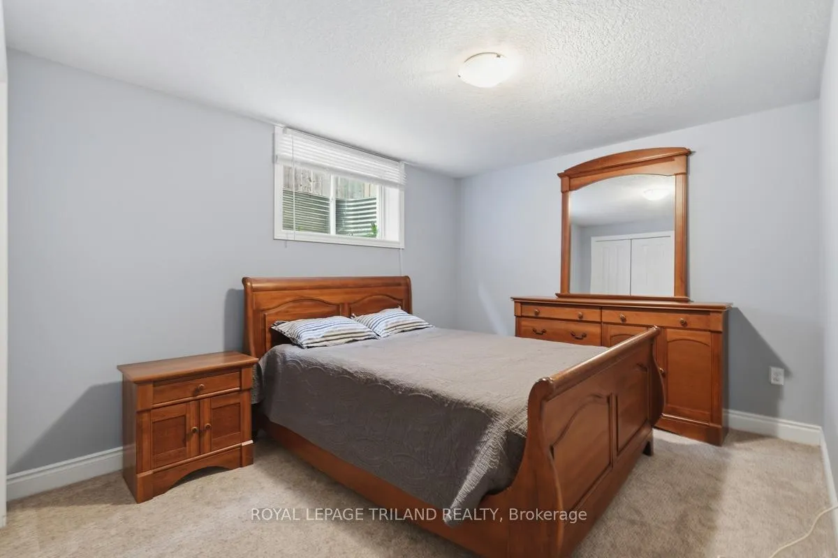 Photo 29 of 989 Roulston Crescent, London, North M — HOMEH