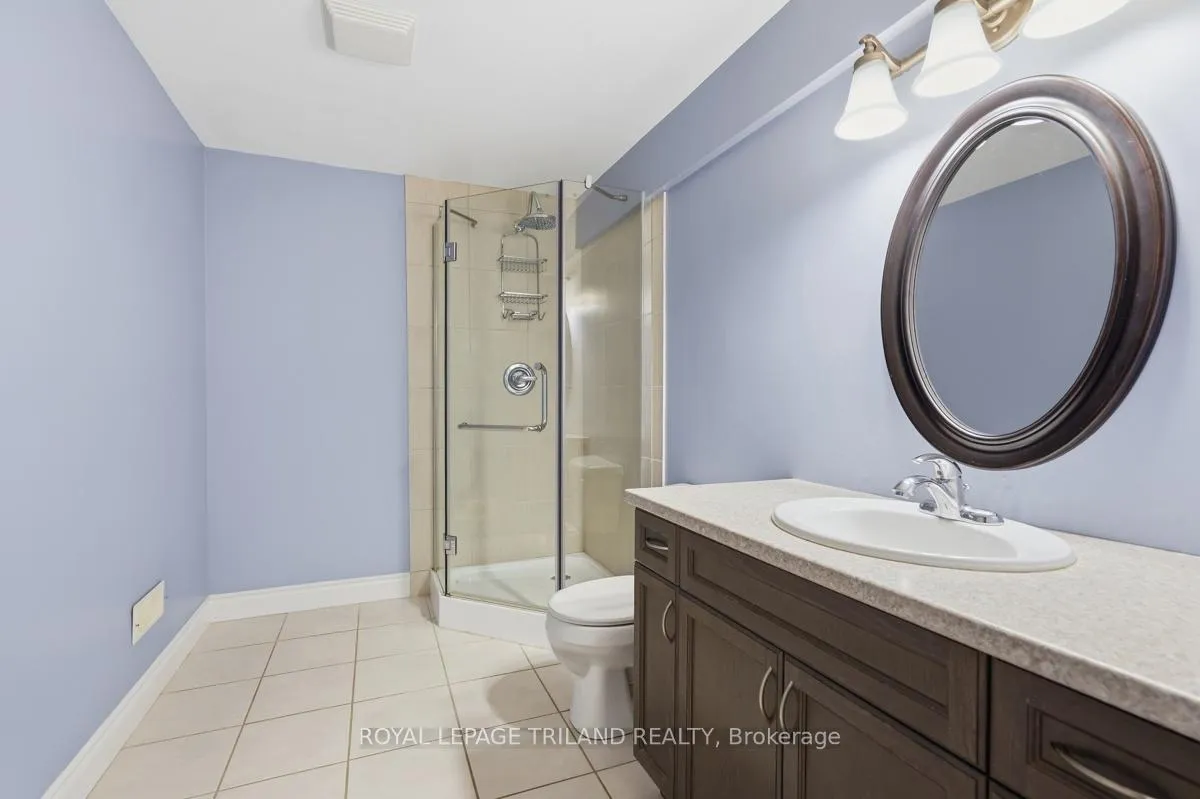 Photo 30 of 989 Roulston Crescent, London, North M — HOMEH