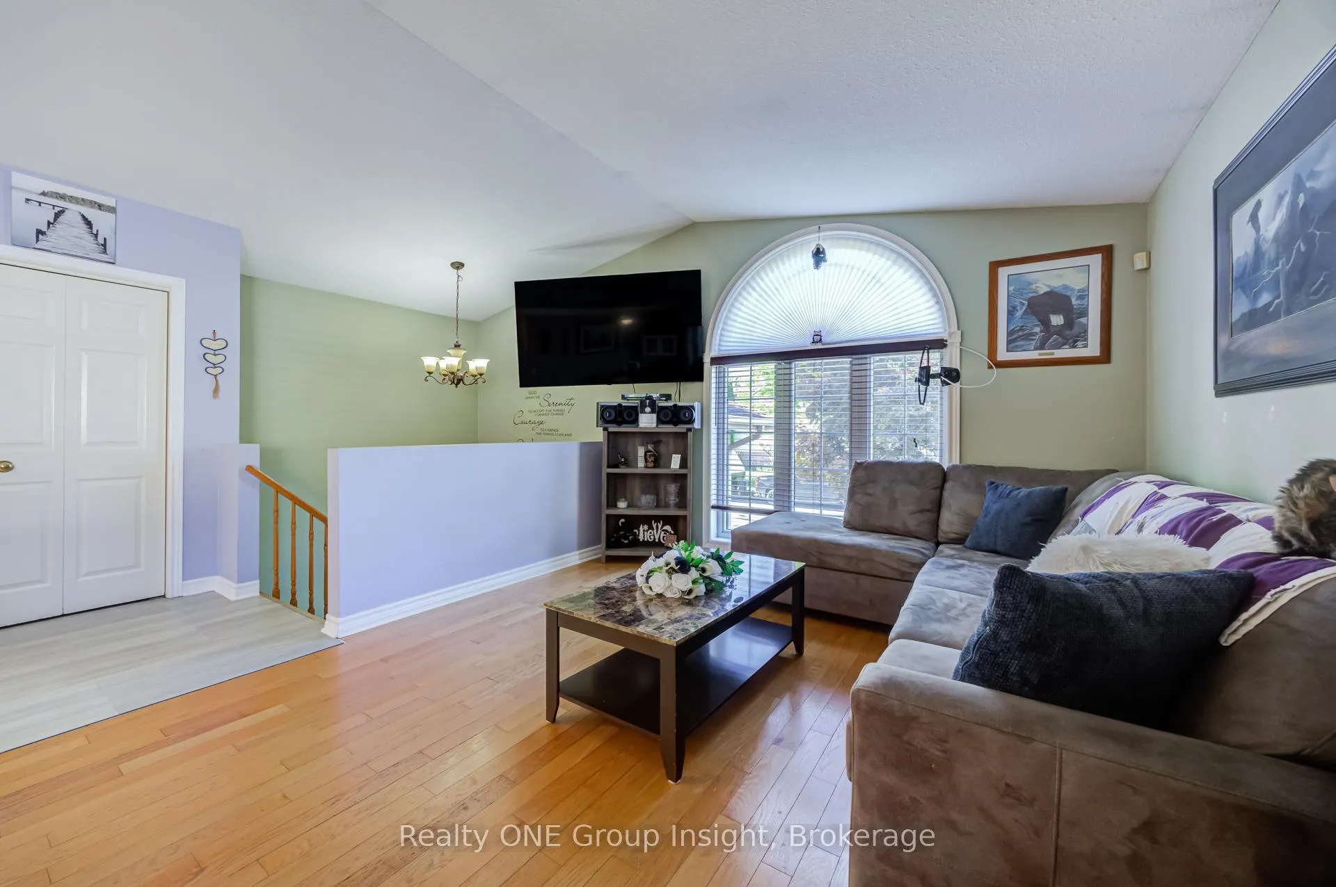 Photo 4 of 7880 Ascot Circle, Niagara Falls, Ascot — HOMEH