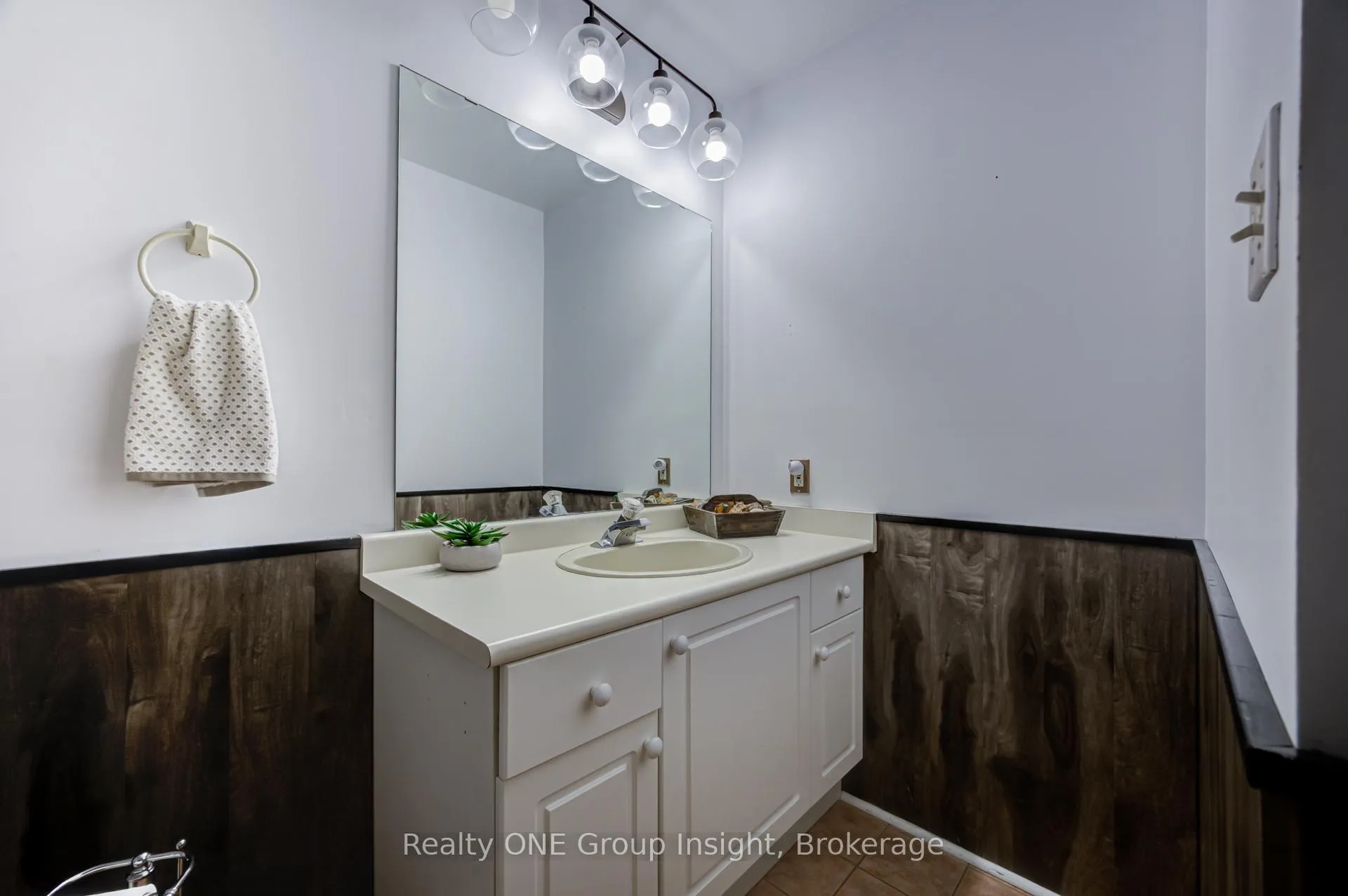 Photo 31 of 7880 Ascot Circle, Niagara Falls, Ascot — HOMEH