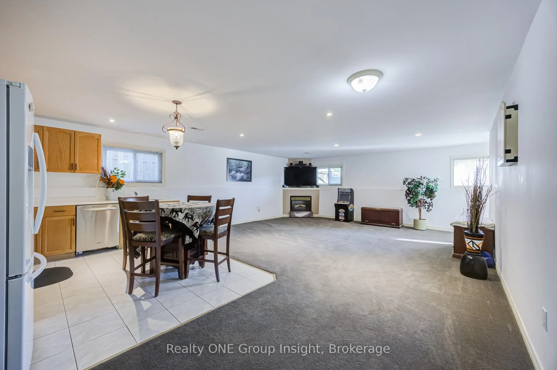Photo 33 of 7880 Ascot Circle, Niagara Falls, Ascot — HOMEH