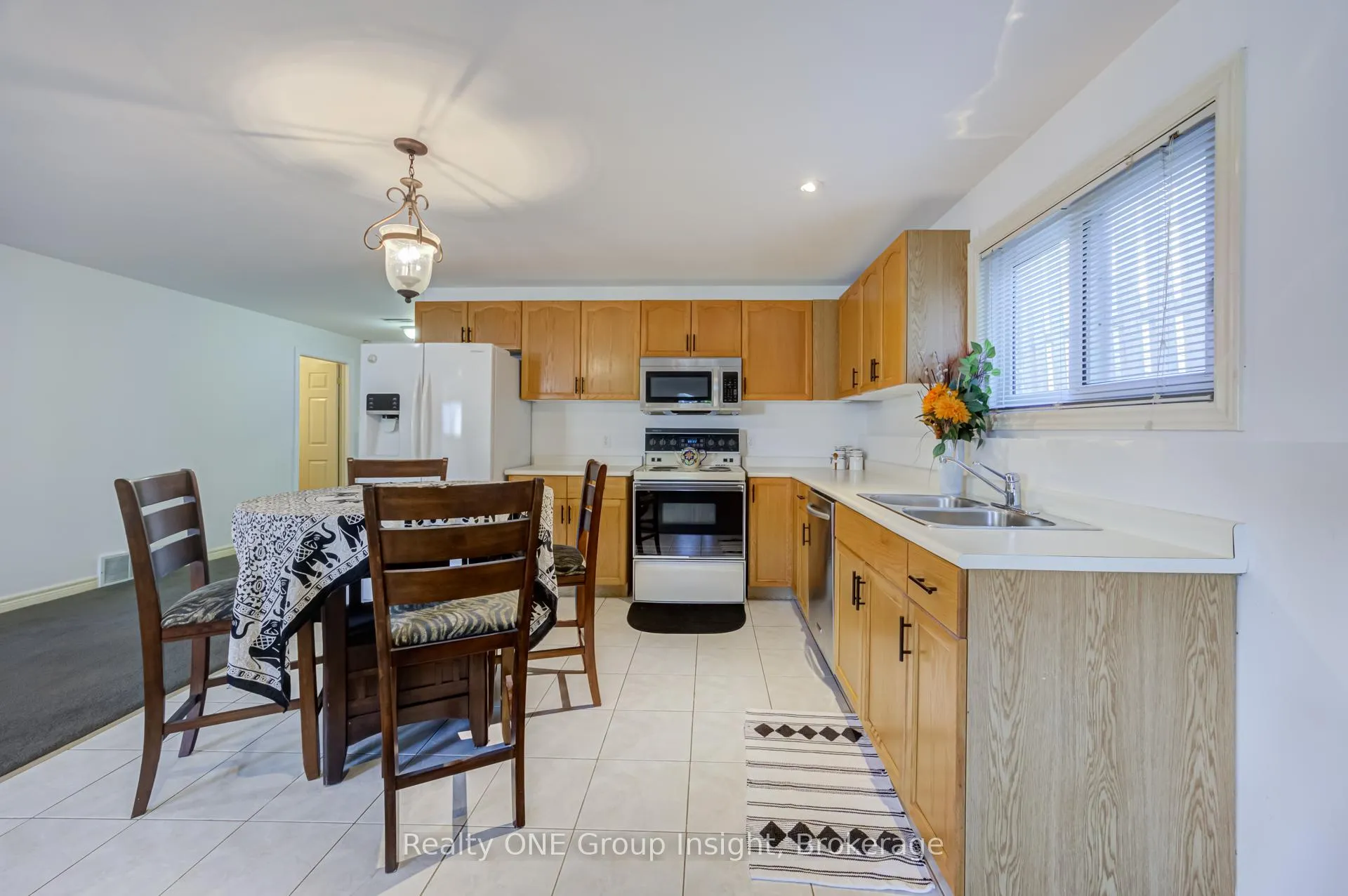 Photo 35 of 7880 Ascot Circle, Niagara Falls, Ascot — HOMEH