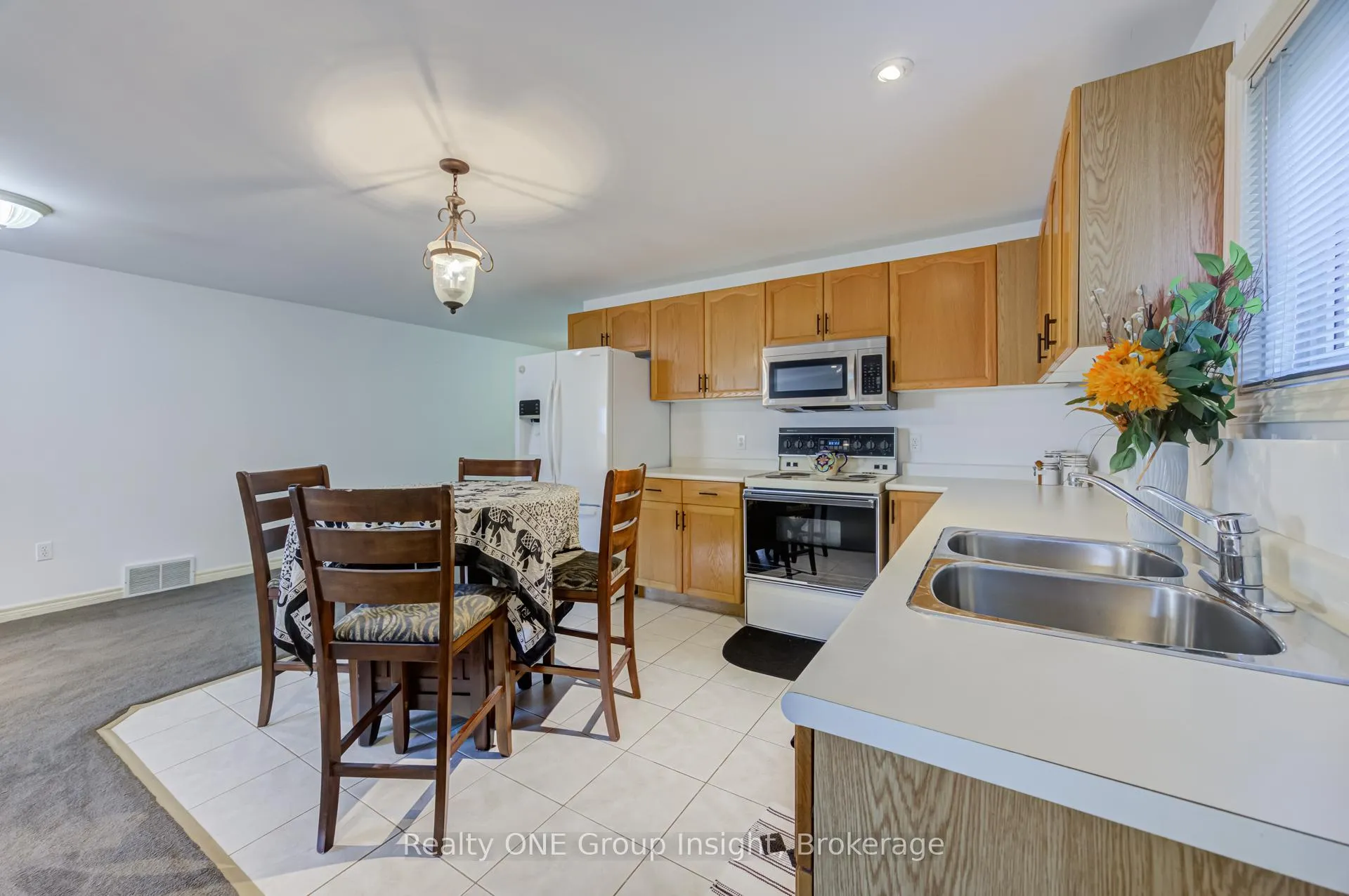 Photo 36 of 7880 Ascot Circle, Niagara Falls, Ascot — HOMEH