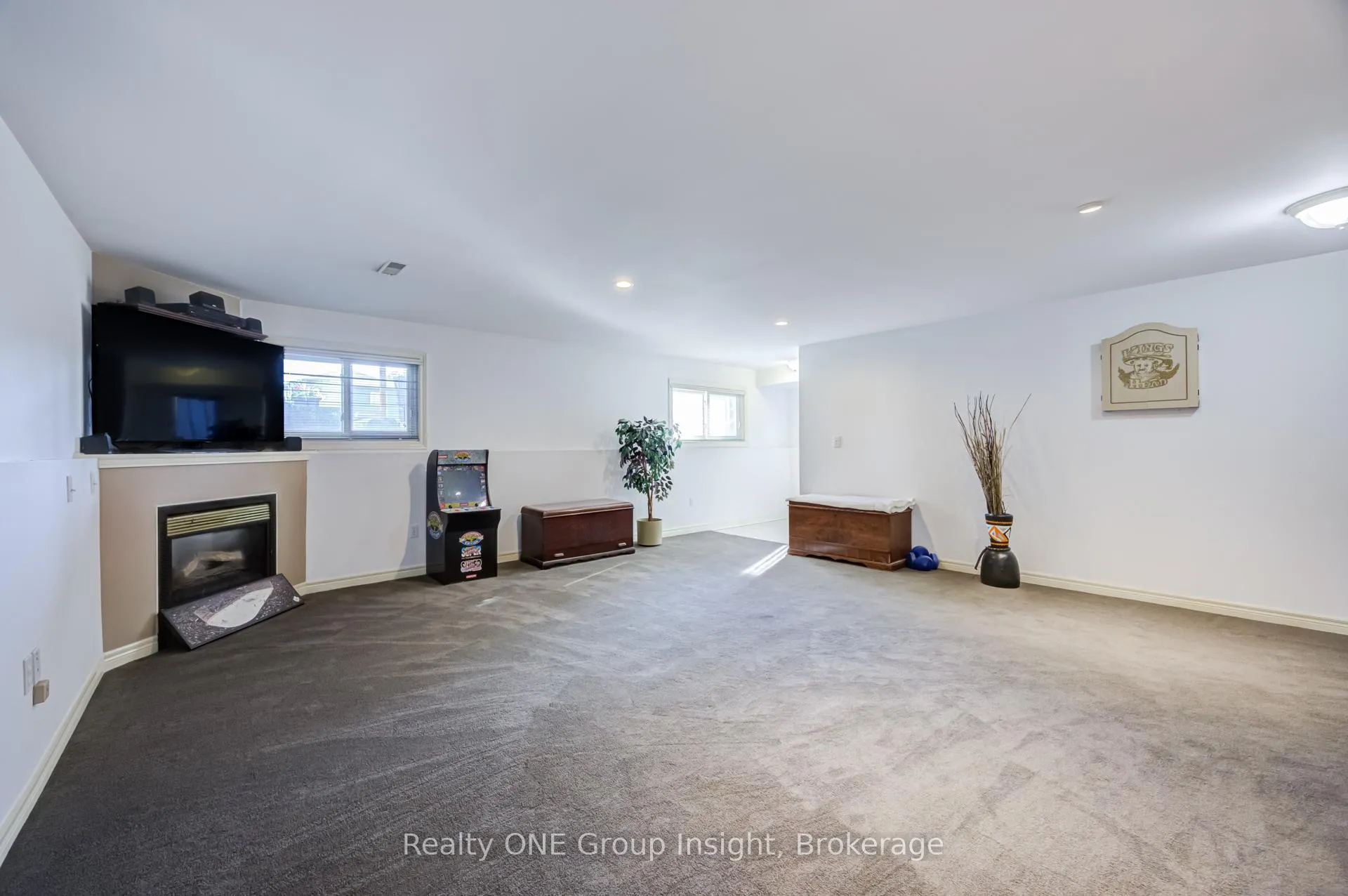 Photo 37 of 7880 Ascot Circle, Niagara Falls, Ascot — HOMEH
