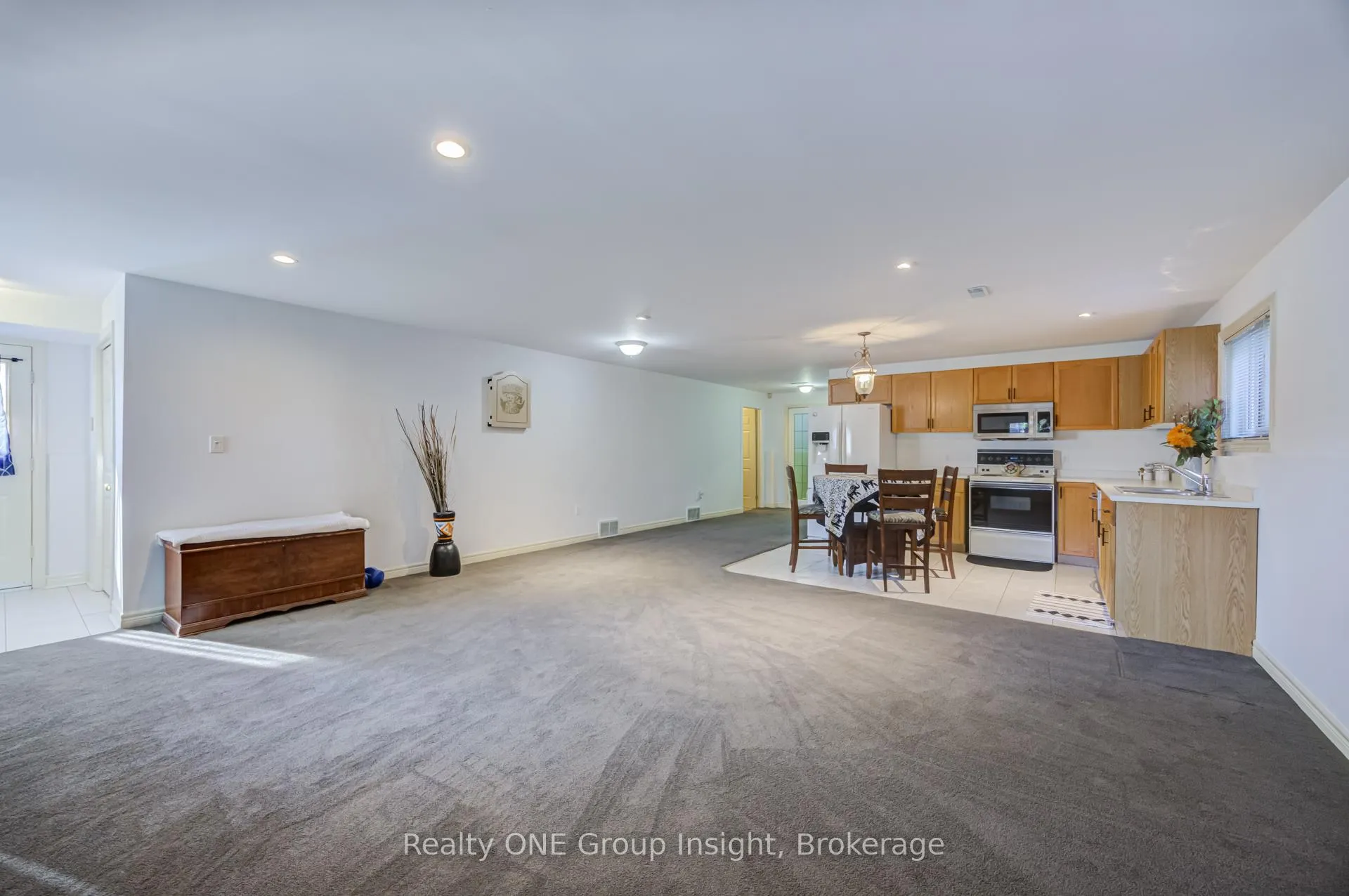 Photo 38 of 7880 Ascot Circle, Niagara Falls, Ascot — HOMEH