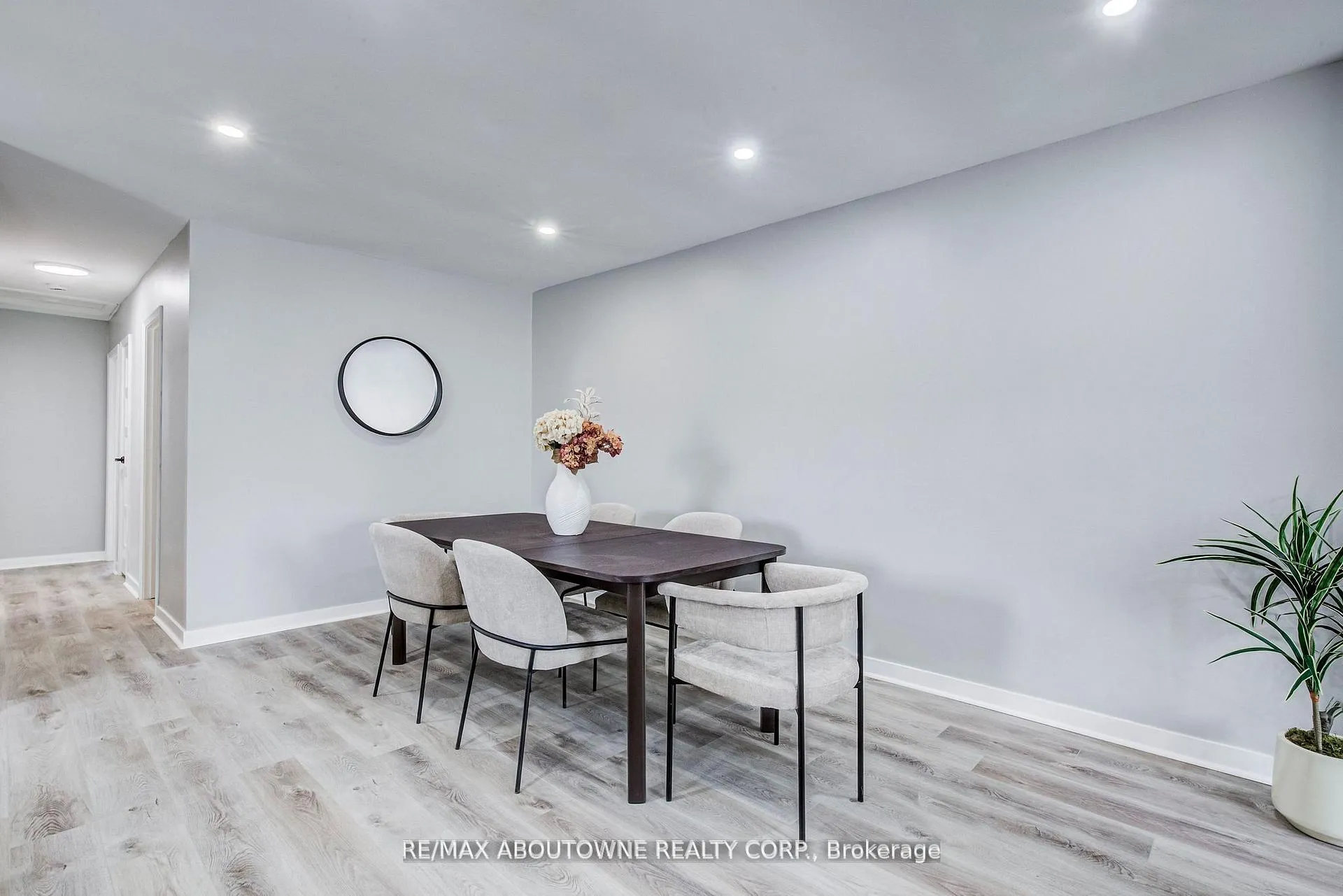 Photo 9 of 2367 Middlesmoor Crescent, Burlington, Brant Hills — HOMEH
