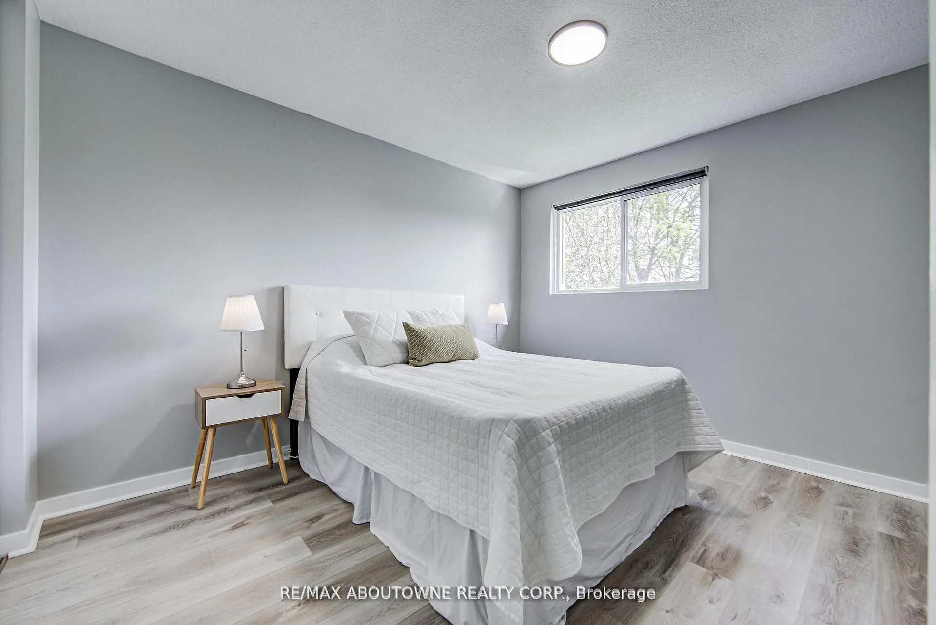 Photo 10 of 2367 Middlesmoor Crescent, Burlington, Brant Hills — HOMEH