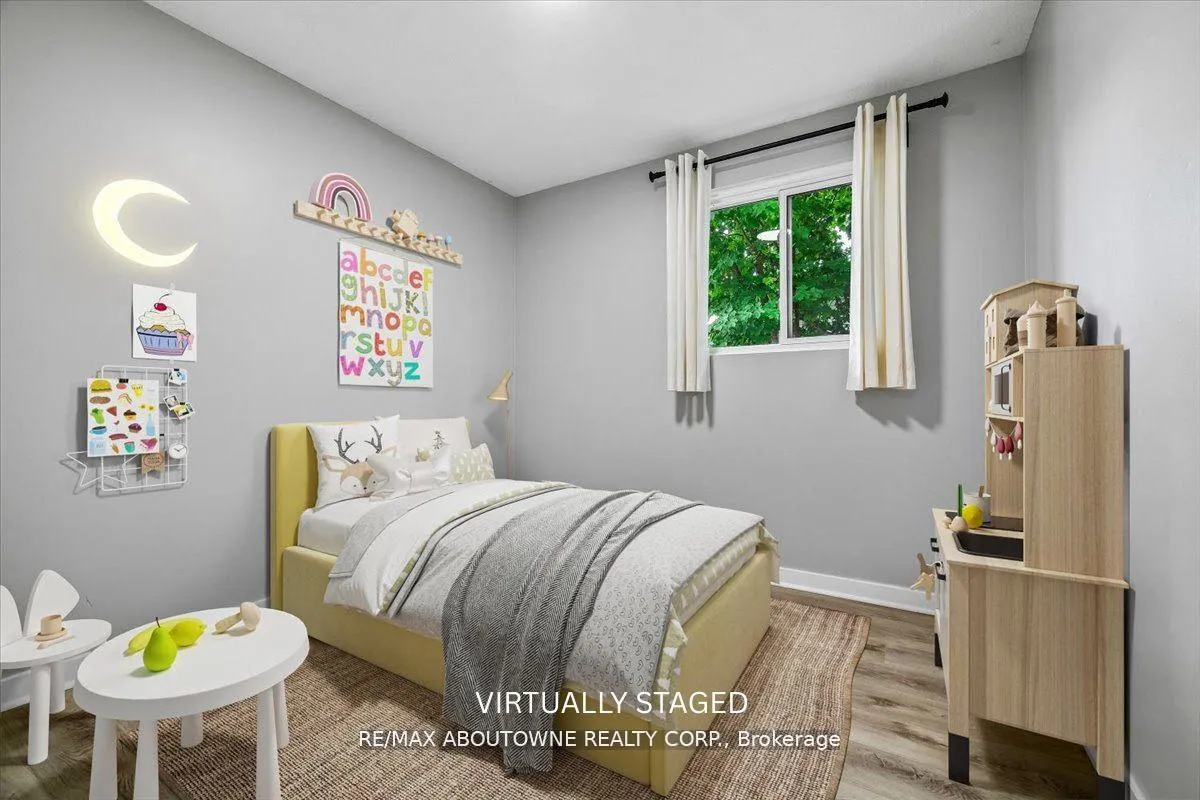 Photo 13 of 2367 Middlesmoor Crescent, Burlington, Brant Hills — HOMEH
